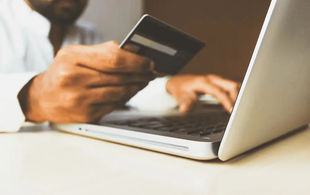 PIPEDA checklist for eCommerce - Laptop Card