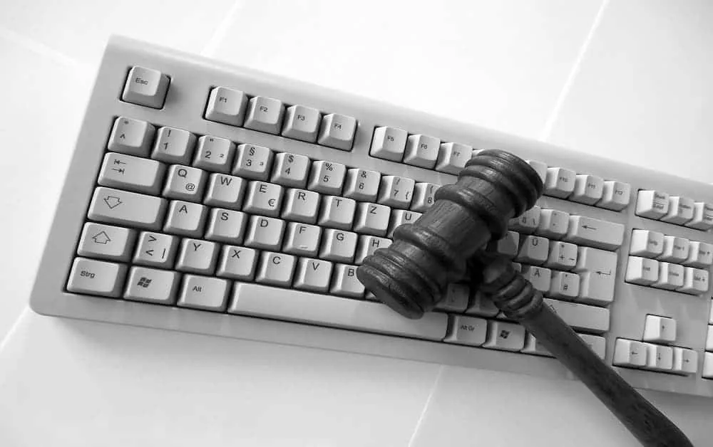 Understanding Data Privacy Μanagement - Keyboard