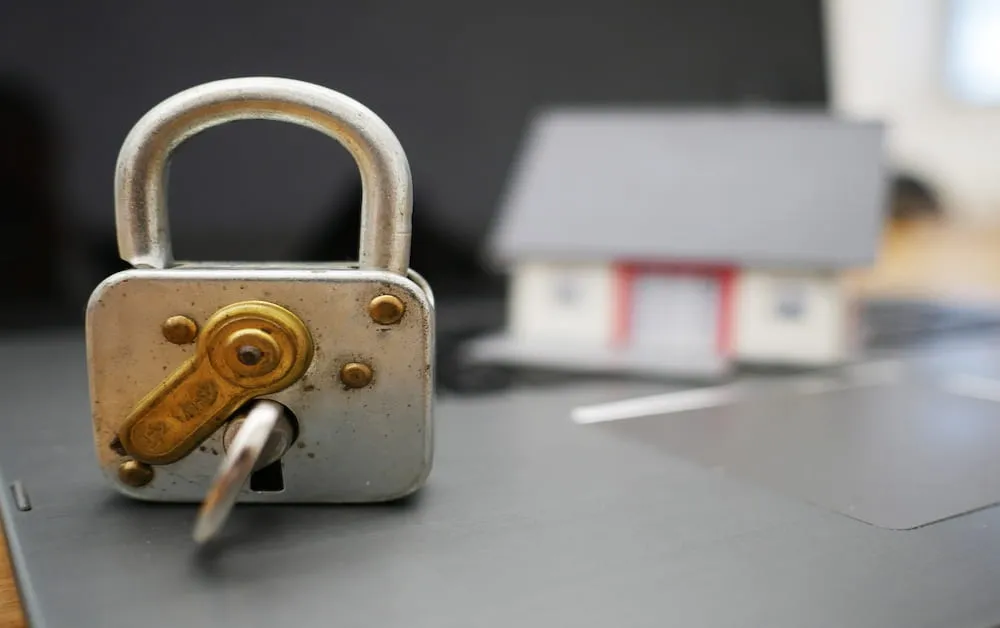 Differences between privacy policy and terms and conditions - lock